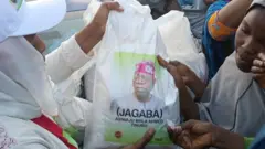 Apo raisi ti wọn kọ Tinubu si lara
