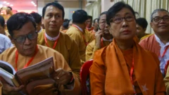 အမျိုးသားဒီမိုကရေစီအဖွဲ့ချုပ် ဗဟိုကော်မတီ အစည်းအဝေးကို တက်ရောက်ကြသည့် တိုင်းဒေသကြီးဝန်ကြီးချုပ် အချို့