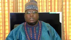 Malamin ya soma karatunsa na allo a wurin mahaifinsa, Malama Murtala, wanda shi ma malamin addinin Musulunci ne.