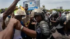 Ishirahamwe ry'Ubumwe bwa Afrika risaba ko ubutegetsi busubizwa mu minwe y'abasivire muri Mali