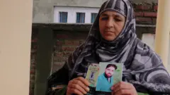 बुरहान की मां ज़रीफा