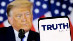truth social logosu ve trump