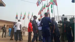 Awọn alatilẹyin awọn oludije gomina ni Ekiti to n se iwọde ni olu ile ẹgbẹ oselu APC