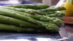 Чому українська спаржа така дорога?