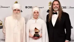 ਹਰਜੀਵਨ ਸਿੰਘ ਖਾਲਸਾ, ਗੁਰੂਜਸ ਖਾਲਸਾ ਅਤੇ ਐਡਮ ਬੈਰੀ