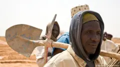 Wasu masu hakar ma'adanai