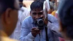 'সেলফি আমাদের রুটিরুজি কেড়ে নিয়েছে'