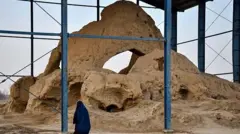 این تصویر هم یک سال قبل از این خانقاه گرفته شده است 