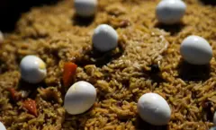 Kwai a saman shinkafa dafa-duka