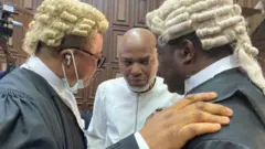 Aworan Nnamdi Kanu atawọn agbẹjọro rẹ