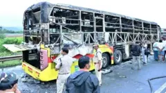 বেঙ্গালুরু যাচ্ছিল ওই যাত্রীবাহী বাস। 