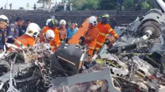 Обломки двух вертолетов