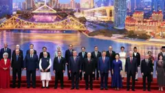 رهبران سازمان همکاری شانگهای در یک عکس دست‌جمعی
