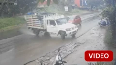 காரை முந்த நினைத்து சாலையில் சறுக்கிய வேன்