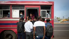 සිතු සේ රිසි තැන බස් රථයක, දුම්රියක හෝ කුලී රථයක නැග බොහෝ දෙනෙකුට ගමන් කළ හැකි වුව ද, තමා සිටින ස්ථානයෙන් ඉවතට පැමිණීම පිළිබඳව එක් වරක් නොව, සිය දහස් වාරයක් සිතිය යුතු පුද්ගලයින් පිරිසක් ඔබ අතර ම සිටින බව ඔබ දැන සිටියා ද?