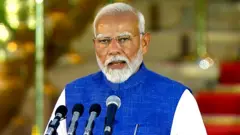 नरेंद्र मोदी