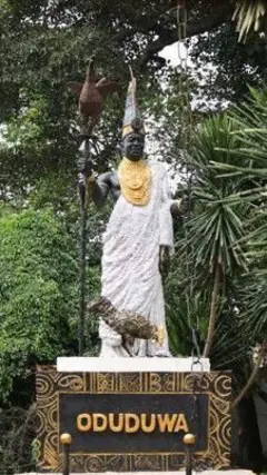 Aworan Oduduwa to mu ọpa dani 