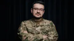 Олександр Алфьоров - чоловік у військовій формі