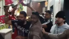 कल्याणमध्ये मराठी कुटुंबाला मारहाण करणारे. 