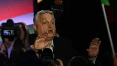 Прем'єр-міністр Угорщини Віктор Орбан виступає перед публікою у Будапешті