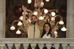 Bukele y su esposa