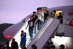 Os venezuelanos durante o regresso.