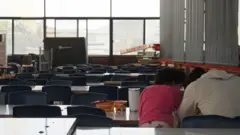 Refeitório do abrigo Embajadores de Dios