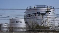 इरान युद्धअघिकै अवस्थामा कच्चा तेलको मूल्य, नेपालमा चाहिँ कहिले घट्छ?