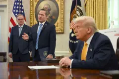 Mike Waltz từng gây ra một làn sóng phản ứng dữ dội khi ông vô tình thêm một nhà báo nổi tiếng vào một nhóm chat Signal