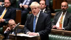 Boris Johnson parlamentoda