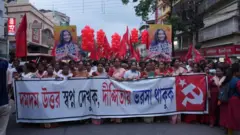 पश्चिम बंगाल में वाम मोर्चे का प्रदर्शन