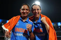 हरमनप्रीत कौर आणि स्मृती मंधानाच्या चेहऱ्यावरचा आनंद त्यांनी अनेक वर्षांच्या कष्टांनी कमावला आहे. 