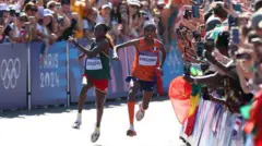 Dorgommiin xumuramuuf 150m yeroo hafu Tigistiifi Siifan dursanii galuuf osoo jedhanii ciqileen walitti bu'aniiru