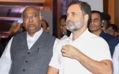  মল্লিকার্জুন খাড়গে এবং  রাহুল গান্ধী।