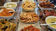 કેરળ, મેપિલ્લા, મુપાલ્લાહ, ભોજન સમારંભ, 40 દિવસમાં 100 ભોજન, અજબગજબની વાત, સાસુ જમાઈ સ્નેહ, કેરળમાં નવપરિણીત યુગલ, આશ્ચર્યજનક પરંપરા, બીબીસી ગુજરાતી