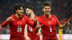 Kadıoğlu ve Güler kırmızı formalarıyla 