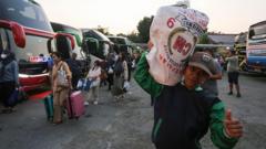 jumlah-pemudik-lebaran-tahun-ini-turun-lagi-pendapatan-sekarang-hanya-cukup-untuk-kebutuhan-sehari-hari