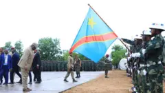 Tshisekedi yunamira ibendera rya DR Congo ku kigo cya gisirikare cya Kitona