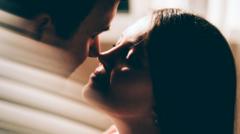 অনুমতি ছাড়া কারো ছবি তুললেই কি অপরাধ?