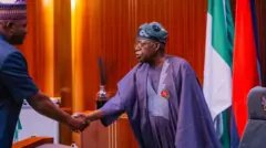 Aarẹ Tinubu ati minisita fun eto abo