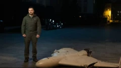 Prezida Zelensky ahagaze impande ya drone yakorowe 