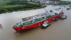 LNG သင်္ဘောကြီးက ဓာတ်အားတွေကို ဘယ်ကိုပေးမလဲ