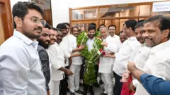 సీఎంకు సత్కారం 