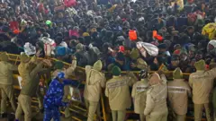 కుంభమేళాలో తొక్కిసలాట