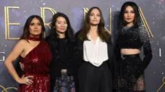 (Soldan sağa) Salma Hayek, director Chloe Zhao, Angelina Jolie ve Gemma Chan, Ekim 2021'de Londra'da The Eternals filminin galasına katıldılar