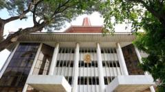 මාධ්‍යවේදියෙකුට 'පහර දී මානව හිමිකම් උල්ලංඝනය කළ' පොලිස් නිලධාරීන් තිදෙනෙකුට ශ්‍රේෂ්ඨාධිකරණය දුන් තීන්දුව