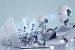 Imagen de robots frente a laptops.
