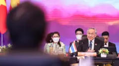 ဒေါ်အောင်ဆန်းစုကြည်နဲ့တွေ့ဆုံခဲ့ကြောင်း ထိုင်းဝန်ကြီးချုပ်က အာဆီယံမှာ မနေ့က ထုတ်ပြောခဲ့တာဖြစ်ပါတယ်။ 