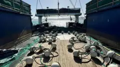 Markabkan oo ay la socdeen 18-shaqaale ah ayaa bishii hore lagu afduubtay xeebaha waqooyi bari ee Soomaaliya.