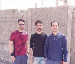 برادران افکاری، از چپ: نوید افکاری، برادر کوچکتر اعدام شد، وحید افکاری (وسط) همچنان در زندان است و حبیب (نفر سمت راست) در اسفند ۱۴۰۰ آزاد شد